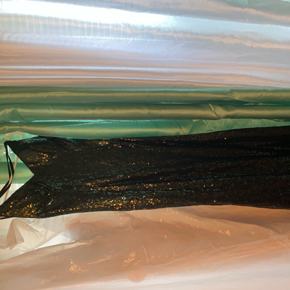 I’m selling a prom dress brand new never used